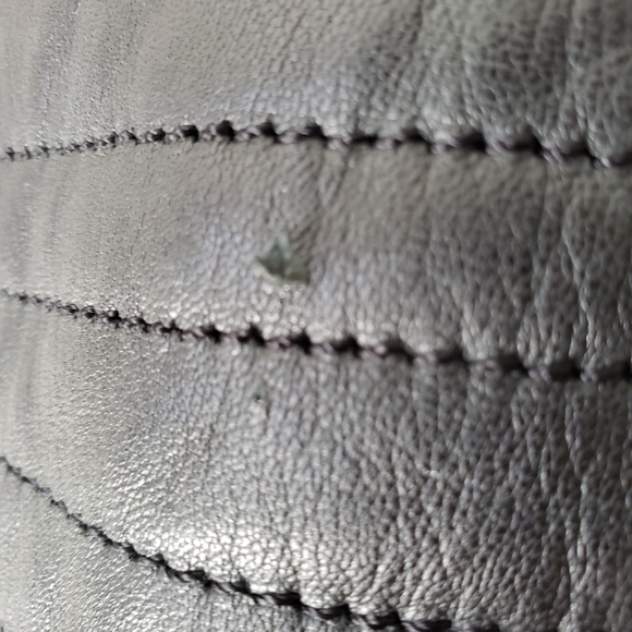 Black leather jacket - Picture 10 of 16